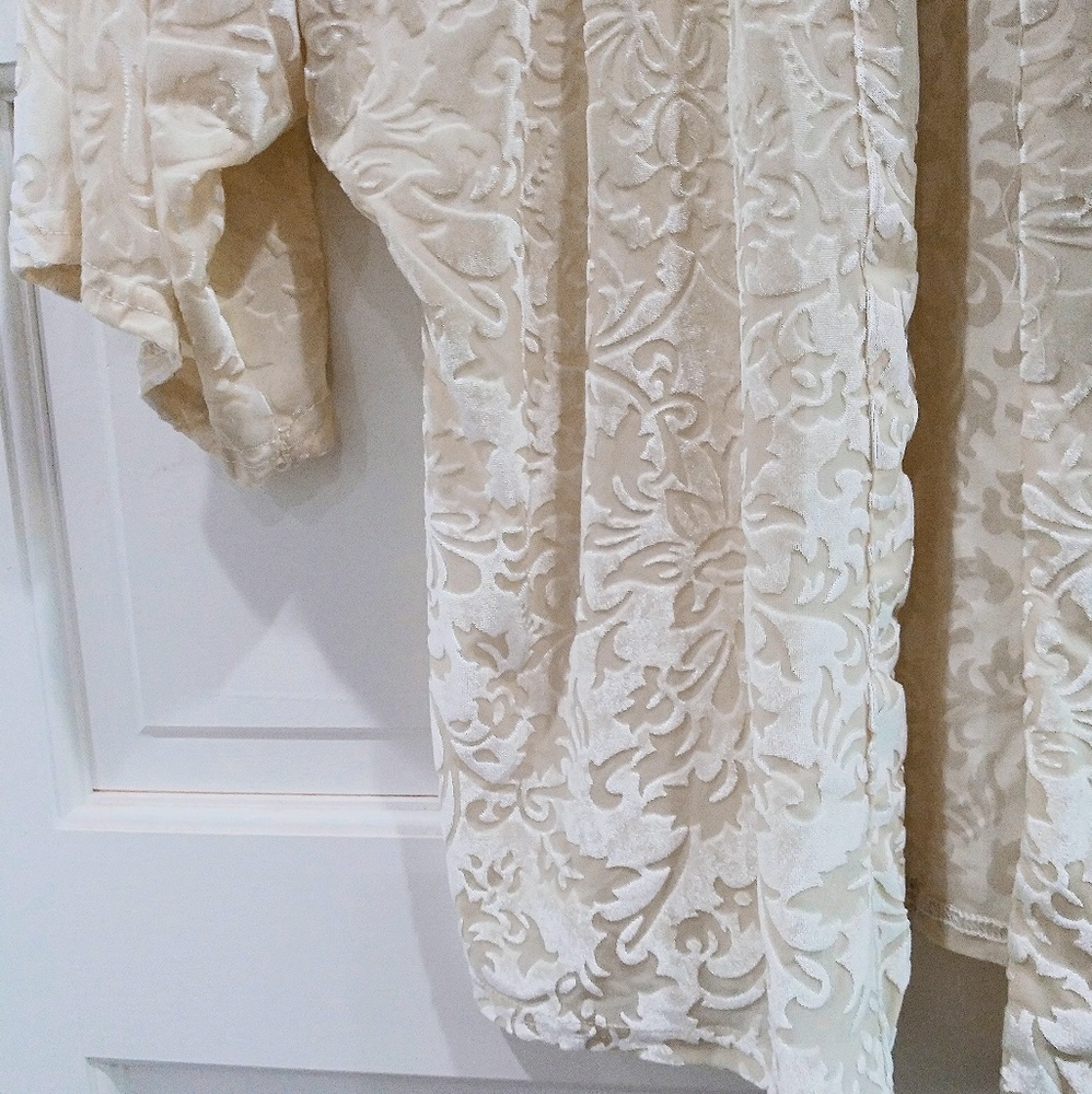 Vintage White Velvet Shawl - Picture 2 of 2